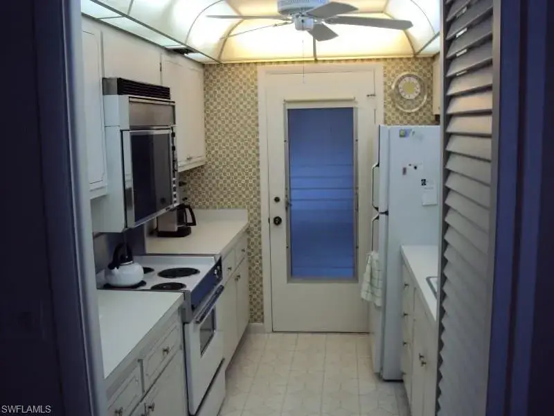 2150 Gulf Shore Boulevard North #609 — photo 10 of 11